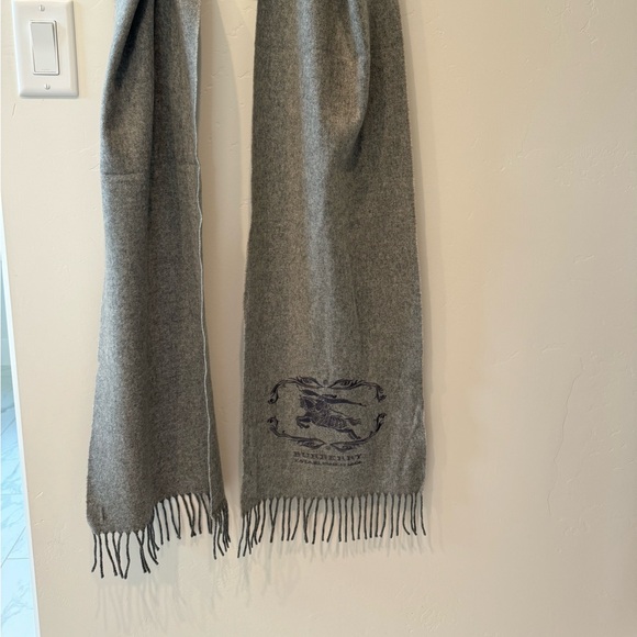 Burberry cashmere scarf - Picture 1 of 4